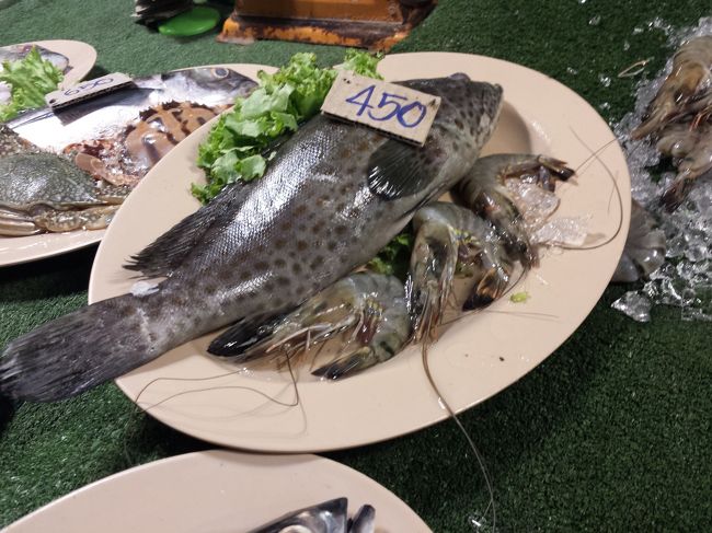 自分はこのミーバイ(沖縄風に)とエビのセットで。<br />ミーバイ＝ハタですね。<br />これで450BHTはお買い得だと思ったのですが。