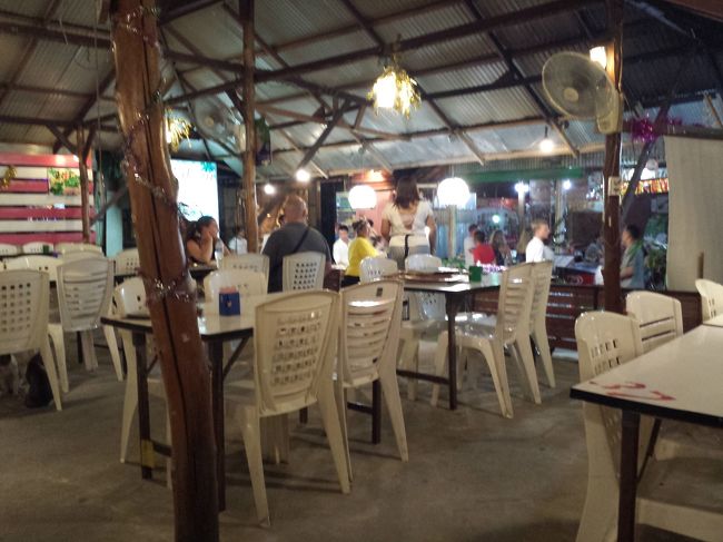 19時前に入店したのでまだ空いてました。