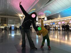 今回は、羽田空港から出発します。

それでは早速早速～。
へーーーん！