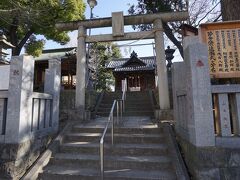埼玉県草加市の瀬崎浅間神社。
東武伊勢崎線谷塚駅東口から徒歩3～4分、県道49号との交差点にあります。