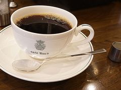 【Cafe Bach 山谷】

ただ、店自体は、今の時代としては、見た感じも、雰囲気も、出されるサンドイッチ等も.....至って....「...普通すぎるぐらい普通...」。

自家焙煎も、今じゃ結構、どこでもやっているし....こんなお店の魂の入った珈琲は、おいしくて当たり前という前提で行くので、お客はなにか違うものを求めてしまう傾向あり.....

これだけのレジェンドなお店なんだから、今の時代、店内の写真ぐらい撮らせてくれる心の広さは欲しいところ.....　笑。