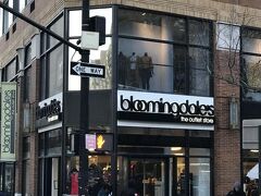 72st.駅で下車、駅前にあるBloomingdalesのアウトレットへ
一見、アウトレットには見えない外観
CalvinKlein等が日本よりもお得な価格。思わず購入。