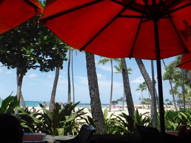 またまたとんで、ハワイに来てから6日め。<br />2018年7月31日(火)<br /><br />段々と帰国が迫ってくる現実から、逃避したい気分。<br /><br />2日めの夜に行った「トロピックス バー＆グリル」に、今度は朝食に行ってみました。<br />アリイタワー1Fの、スーパープールの横、7:00～11:00が朝食タイムです。<br />夜より朝の方が、圧倒的に空いていました。<br />