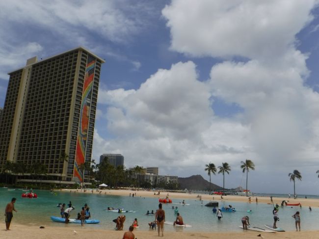 ものすごく混んでいます。<br />カヤックとかペダルボートとか、とにかく沢山浮いているので、ちょっと危ない。。。