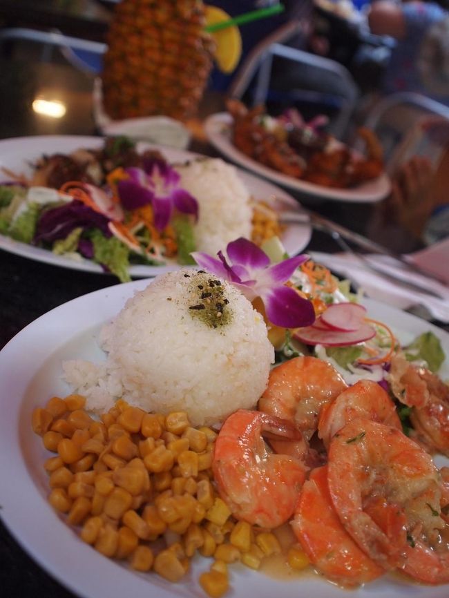 お約束のガーリックシュリンプ(18ドル)を。<br />殻を剥くので、大きめのウェットティッシュは必要です！安心の美味しさ。