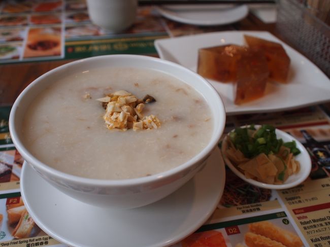 お粥が絶品！すごく美味しい！！<br />カニ肉入りだと思ってたけど、念のため半年後にHPでメニューをチェックしたら、豚肉とピータン卵のお粥だったらしい・・・。メニューが変わってしまったのかなぁ。豚肉とピータンも分からないほど、舌がバカだった？<br />それにしても、今まであまりお粥好きではなかったけれど、こちらのお粥なら、是非また食べたい。