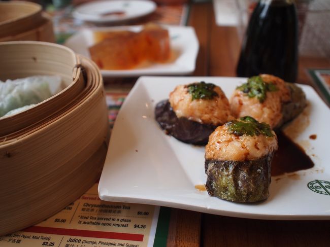 それから、こちらも期待通りの美味しさだった茄子のエビ団子揚げ(5.25ドル)。<br />日本でも、茄子のエビの挟み揚げってありますよね(^-^)茄子とエビってゴールデンコンビ。ハズレなし！！<br />