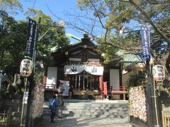 そしてこちらは、第一京浜沿いにある稲毛神社。隣には稲毛公園もあり、先ほどの川崎稲荷社と比べると明るく開放感があります。