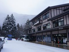 『平湯バスターミナル』に付く頃には
道は真っ白に。