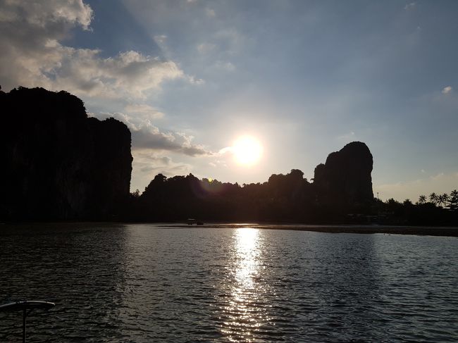 ライレイビーチを後に夕陽を愛でる。。。ありがとう、クラビ。また来るよ～！