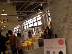 試食もあるチーズスウィーツ店