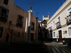 十字架が3本立つ広場に出た。
地図を見るとPlaza de las Cruces。
そのままの名前（笑）