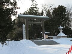 ようやく到着。
駅から徒歩30分、途中坂道があったり、慣れない雪道でこどもは、疲労困憊。
まったく歩かなくなりました…！
抱っこ、抱っこできつすぎる～