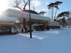 円山動物園の正面に到着。
タクシー乗り場もあります。