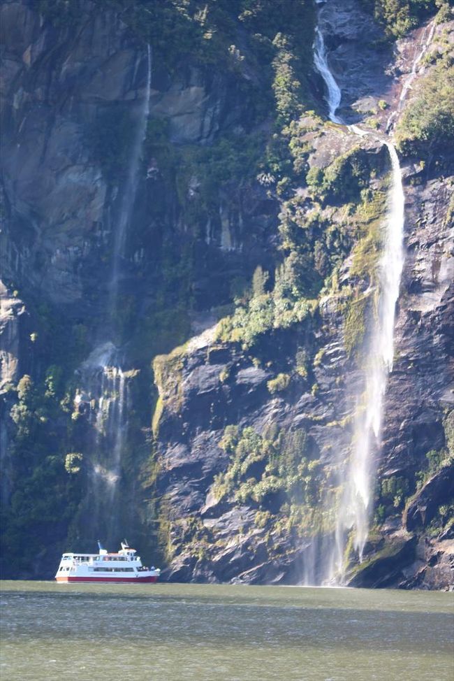 大きい船だったので少し手前のようです。