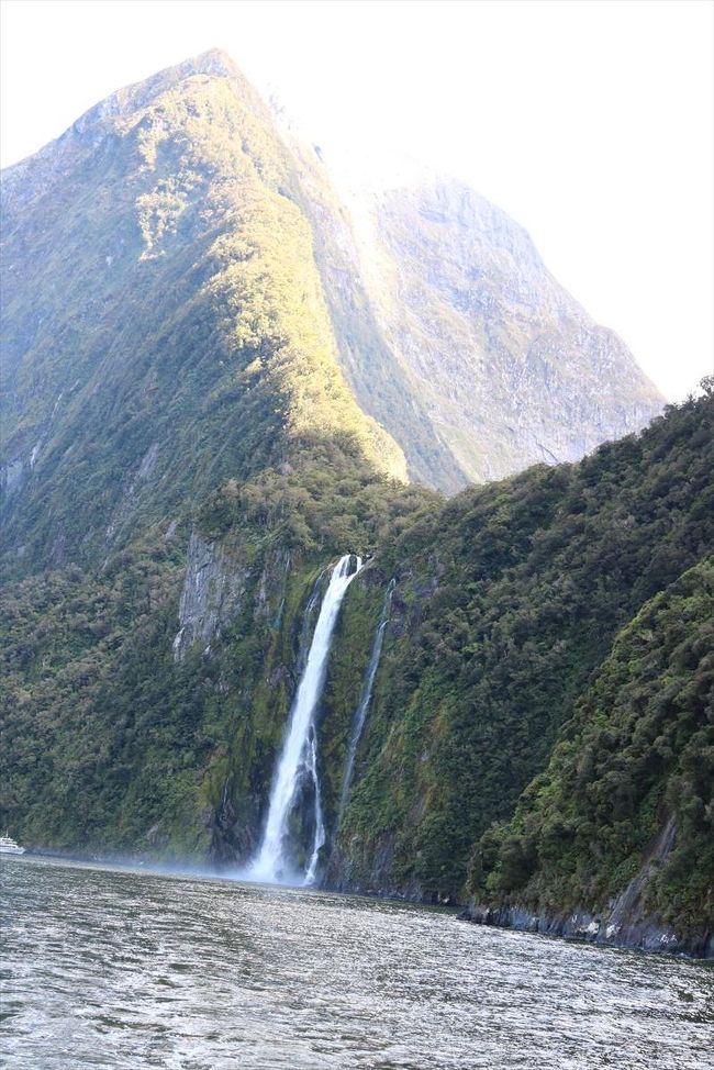 離れていくとこんな感じに見えます。