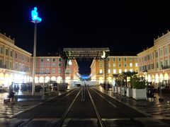 11時半くらい、ようやく陽もすっかりおちて暗くなりました。昼間は太陽のもと海へ、夜はクラシックコンサート、なんとも目と心の栄養になる魅力的な一日でした。明日は山沿いの村へ行きます。こちらも、大好きな村となりました。

読んでくださりありがとうございました。