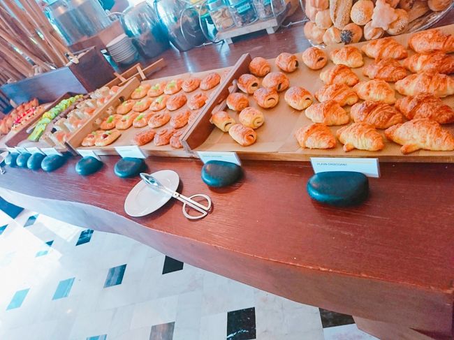 「Le Meridien Bali Jimbaran」<br /><br />バリ島はパンが美味しいですね。<br />色んな種類があって楽しいです。