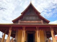 ワット・シーサケット（Wat Sisaket）に来ました。
ヴィエンチャン最古の寺院で、市内で唯一、建立された当時のままの姿を保つ寺というところに興味を惹かれて。