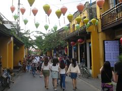 たくさんの観光客が歩いていますが、日本人は少なくて、韓国や中国系が多いです。