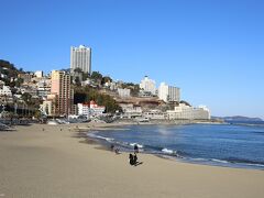 熱海サンビーチ

天気にも恵まれ、早咲きの梅と桜の競演を楽しませてもらいました。
今年の桜（ソメイヨシノ）の開花は早いとか？
楽しみですね。

ここから坂道を登り熱海駅まで歩き、家路につきました。

（おしまい）