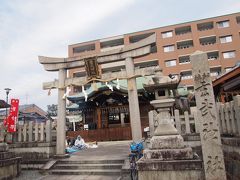 建勲神社近くの玄武神社

由緒ある神社のようですが、いつからマンションを背負うようになったやら。