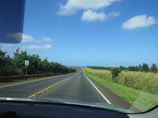 ハレイワの街へ。<br />赤い土と景色がとてもノスタルジーです。