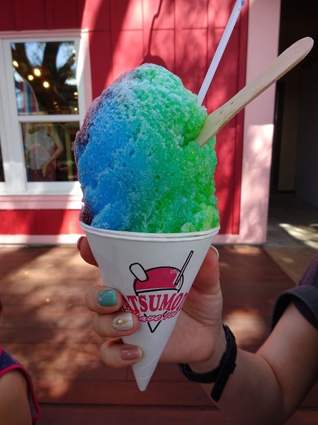 大人はレインボーのシェイブアイス（大）<br />氷がサラサラでシロップがたくさん入っていてとても美味しいです。