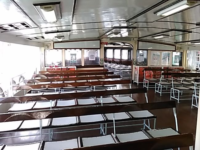 フェリーの中です