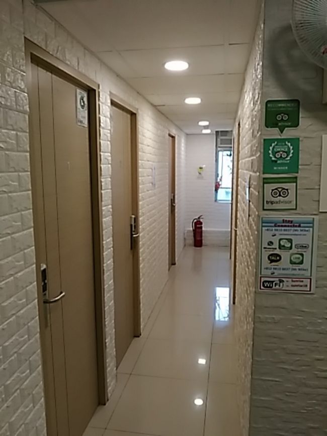 １つの家が５部屋に別れてました。管理人さんは夜はいません。