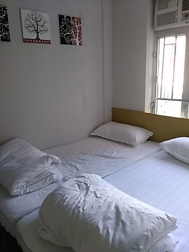 部屋の中です。かろうじてベット二つ入ってます。他のスペースは通路だけです。