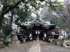 粟田神社　12：20
スサノオノミコト・オオナムチノミコトを主祭神として祀り、厄除け・病除けの神と崇敬される。京都の東の出入口である粟田口に鎮座する為、古来東山道・東海道を行き来する人々は旅の安全を願い、また道中の無事を感謝して当社にお参りされ、いつしか旅立ち守護・旅行安全の神として知られるようになる。
