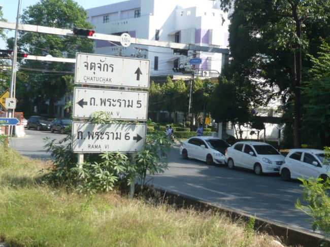 線路に並行している道路の状況です。<br /><br />北方向へは、混雑しているようです。