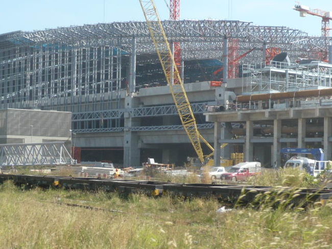 新設バンスー駅の工事は、順調のようです。<br /><br />工事は、半年前に来た時よりも、だいぶ進んでいます。