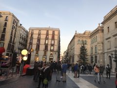 続いて訪れた「サン・ジャウマ広場」は、かつてバルセロナの中心だった場所だそう。