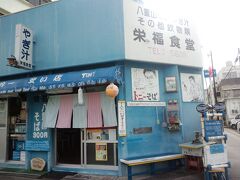 10:20
街を自転車で周ってたら怪しい店を発見。
おっさん大抵のことは旅行前に徹底調査して計画を確定してるんだけど
（ただし動画とグーグルマップストリートビューは見ない）
こんな店、知らなんだぞう。
しかしヤバイ、なぜか引き込まれるこの怪しさ。
結局予定もしてないのに入店してしまいますた。
