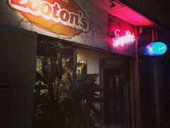 ２回目の沖縄往復。

半休を取って行ったので、夜ご飯は気になっていたハンバーガーを食べに！
国際通りにあるZooton’s
