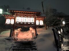 夕飯の時間なので１回目だけ見てホテルへ戻ります。

温泉街の上にある酢川温泉神社
ここは夜になると雰囲気があって素敵です♪

ジャンプの結果はホテルのＴＶで。
高梨沙羅選手は２位でした。
来年は１位になって欲しいから、また応援に来るか！(;^ω^)

明日は最終日
晴れて欲しい…