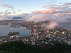 夕陽がかかった函館港、ステキです。