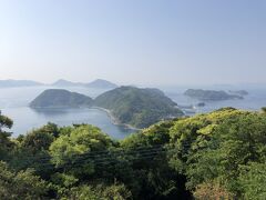 城岳展望台に登ってみる
奈留島の複雑なリアス式海岸がよく見える