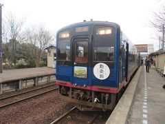 七尾駅からはのと鉄道の「のと里山里海号」に乗車。
トライアングルチケットに追加料金で乗ることができます。
2015年の北陸新幹線延伸開業を機に走り始めた観光列車です。