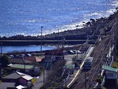 眼下に映る片瀬白田駅には既に引退することが決まっているレトロ列車、伊豆急100系がちょうど停車していたちょっと貴重な風景が
これも消えてしまう前に残しておきたい鉄道風景であったりするのかなｗ