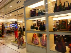 目的はジム・トンプソン。
無事にネクタイお買い上げです。