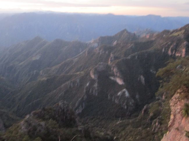 銅峡谷（Barranca del Cobre）も、おはよう～。