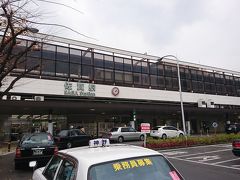 バスセンターと隣接して佐賀駅。県庁在地の駅って感じですね。