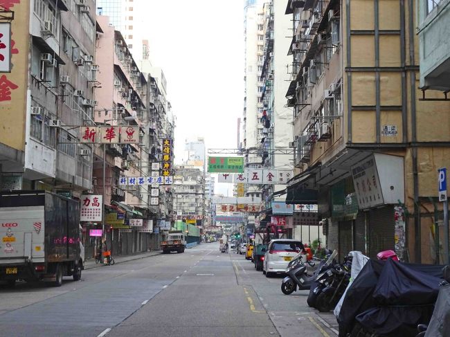 宿の周辺を散歩しますが、このあたりは問屋街。