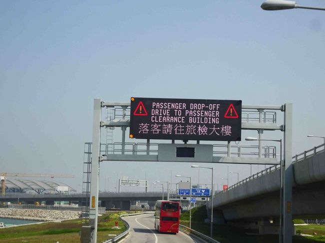 近づけば急に視界が開け新しい施設が目に飛び込んで来ます。