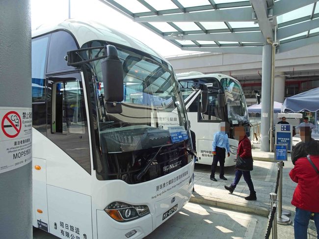 シャトルバスも結構頻繁に来ます。
