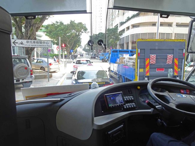 本来のマカオ市内へ入れば道は狭く渋滞の多いものです。