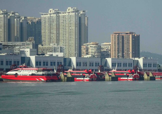 出航です。　天気も良く波もありませんので、こんな日はフェリー日よりです。